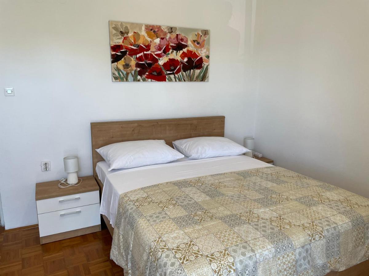 Diana Rooms And Apartments Starigrad Paklenica Esterno foto