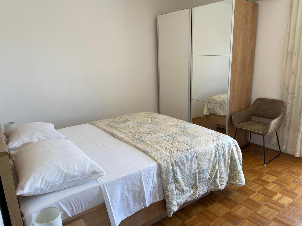 Diana Rooms And Apartments Starigrad Paklenica Esterno foto