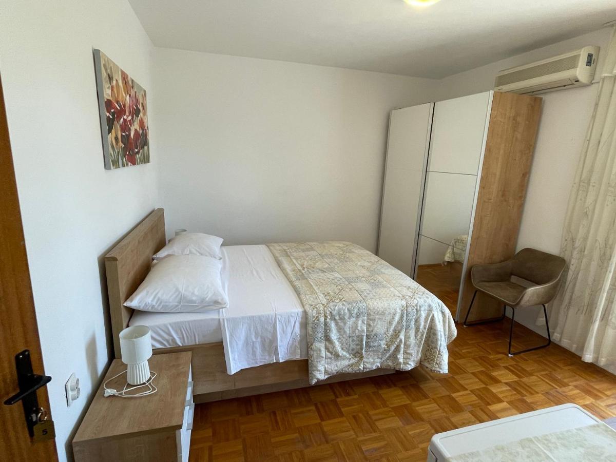 Diana Rooms And Apartments Starigrad Paklenica Esterno foto