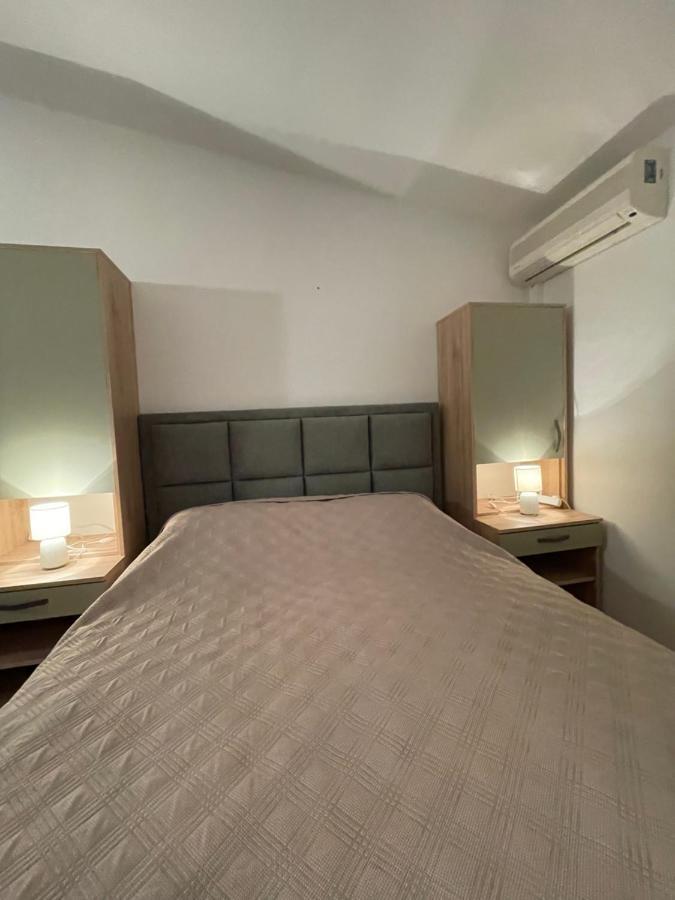 Diana Rooms And Apartments Starigrad Paklenica Esterno foto