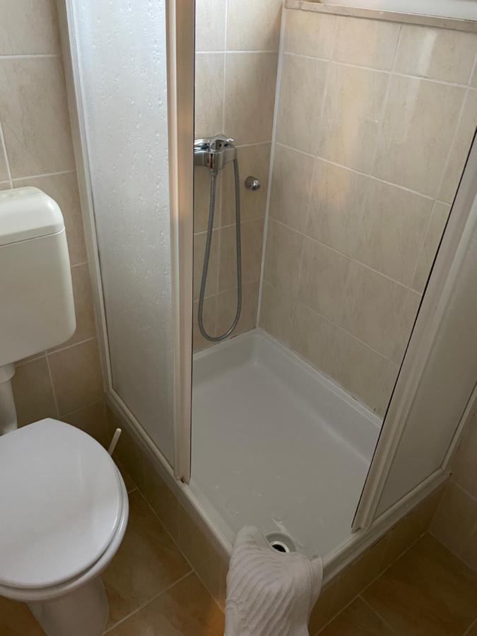 Diana Rooms And Apartments Starigrad Paklenica Esterno foto