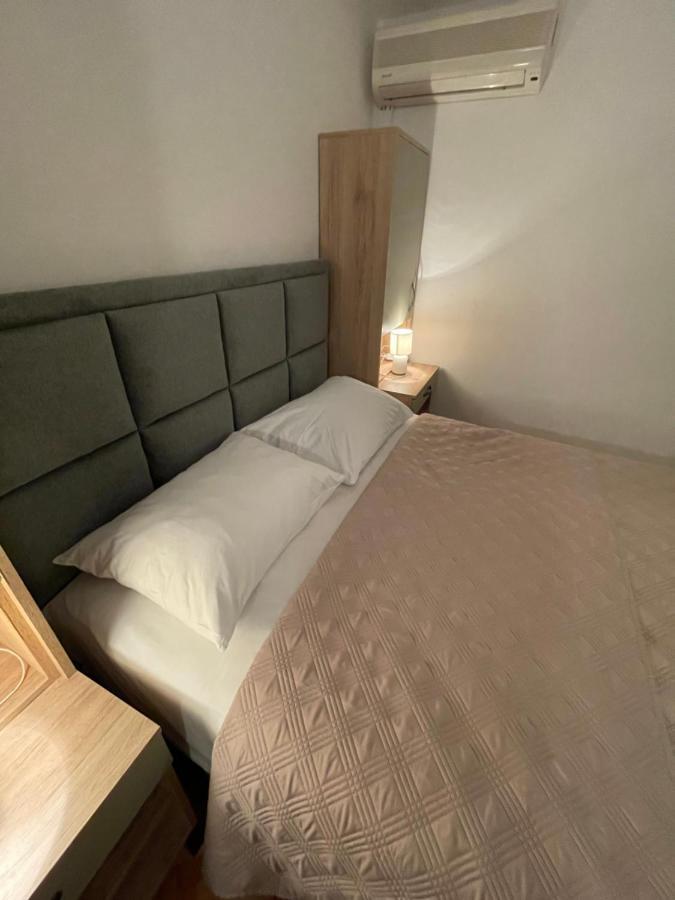 Diana Rooms And Apartments Starigrad Paklenica Esterno foto