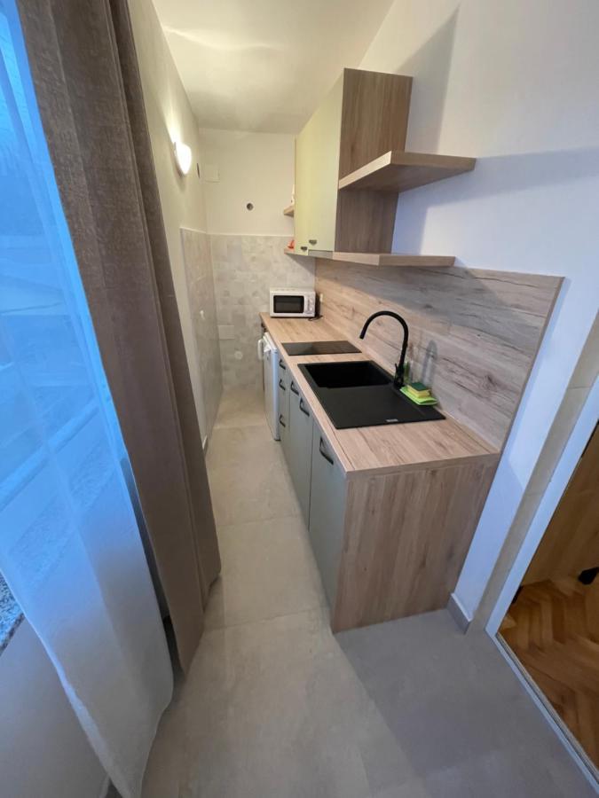 Diana Rooms And Apartments Starigrad Paklenica Esterno foto