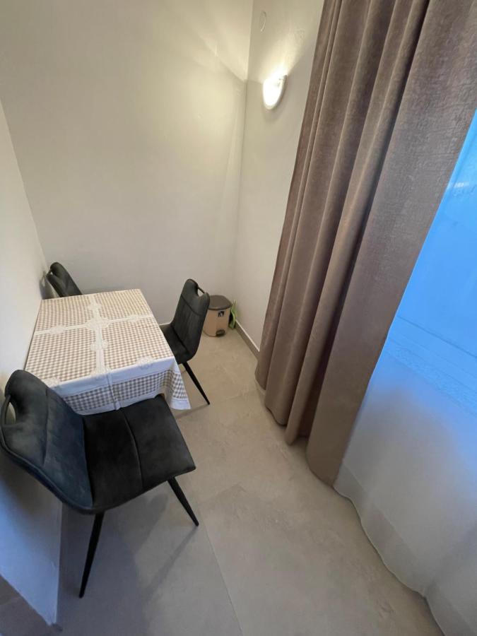 Diana Rooms And Apartments Starigrad Paklenica Esterno foto