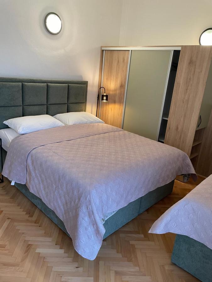 Diana Rooms And Apartments Starigrad Paklenica Esterno foto