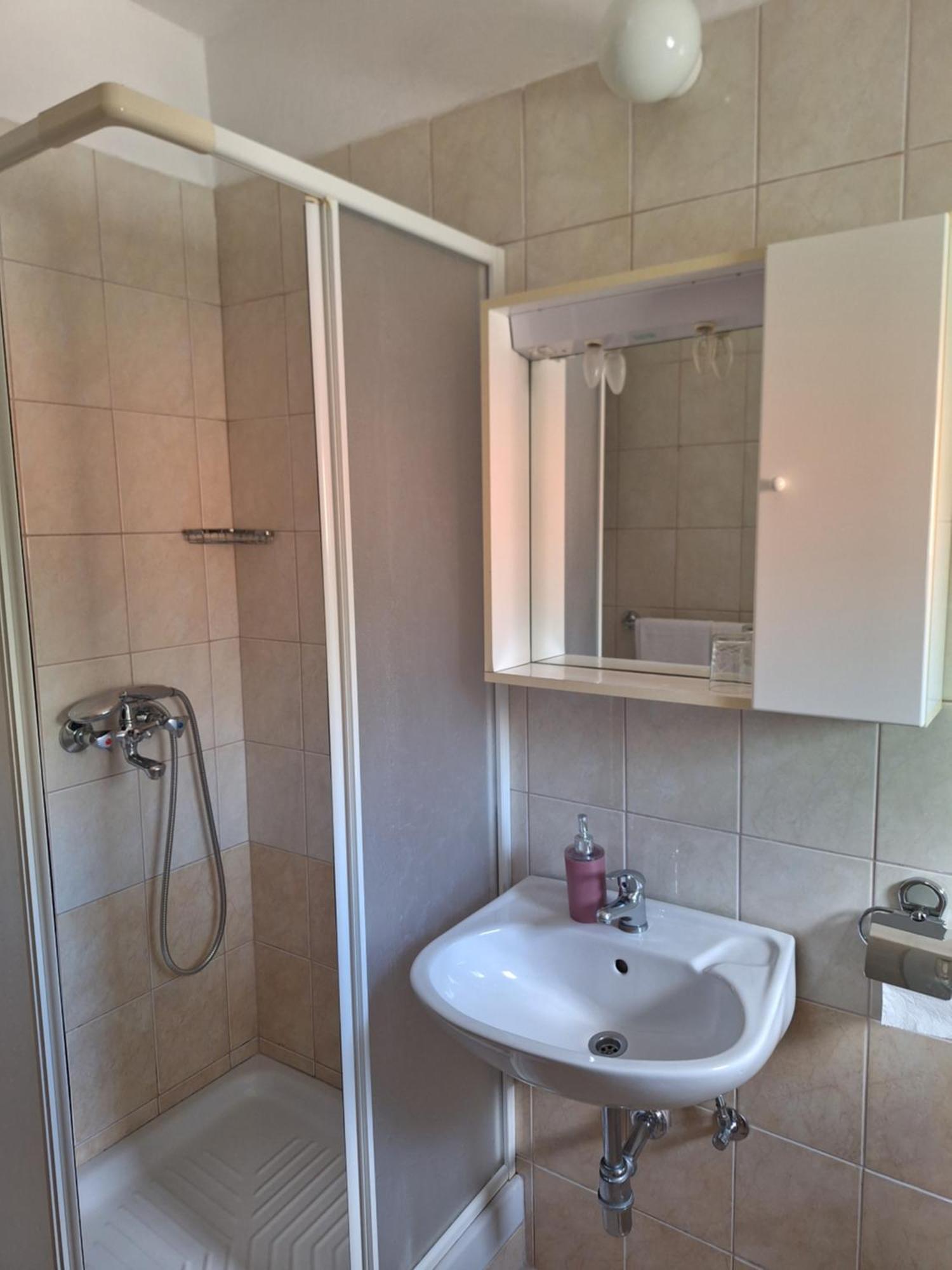 Diana Rooms And Apartments Starigrad Paklenica Esterno foto