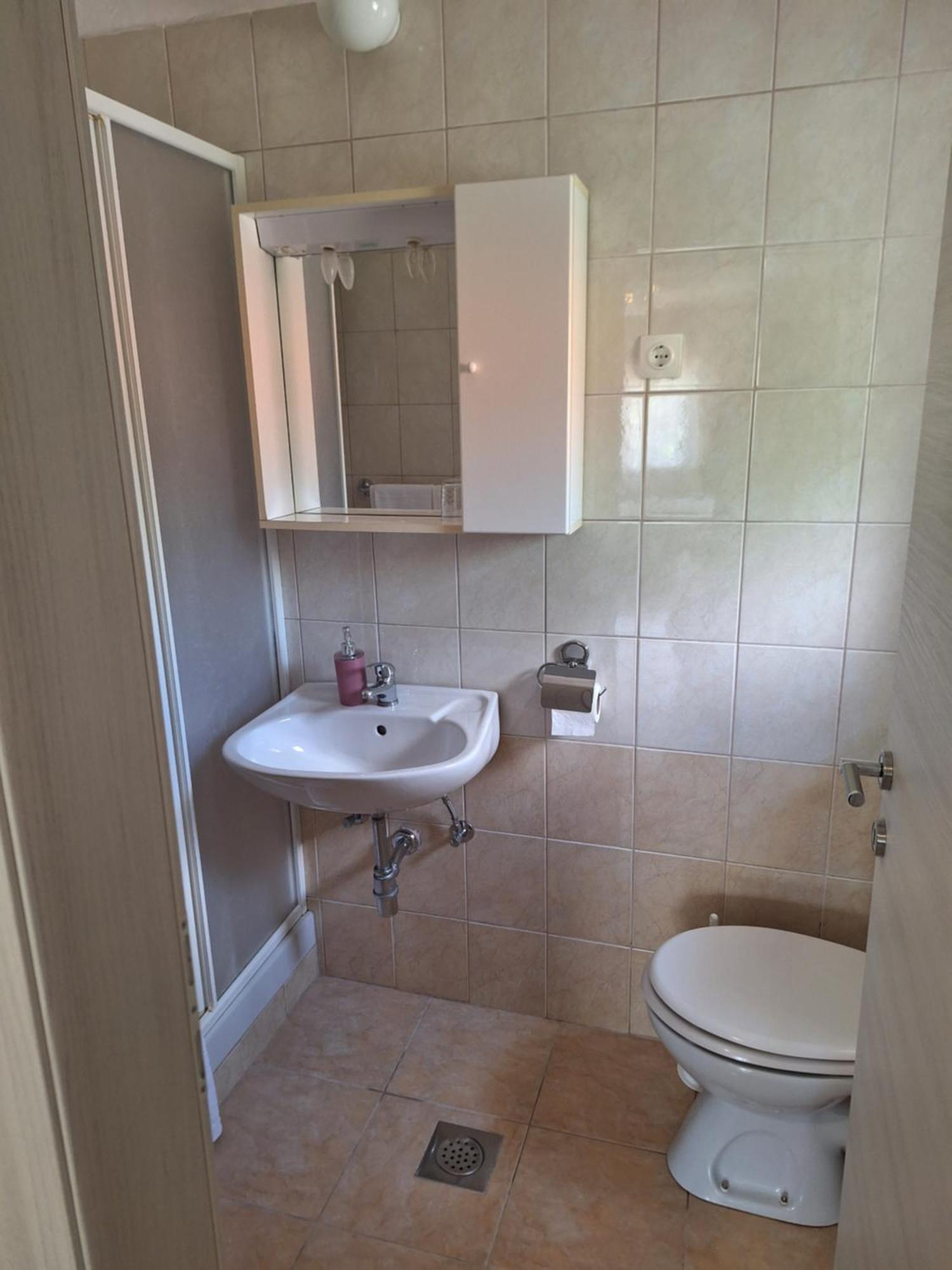 Diana Rooms And Apartments Starigrad Paklenica Esterno foto