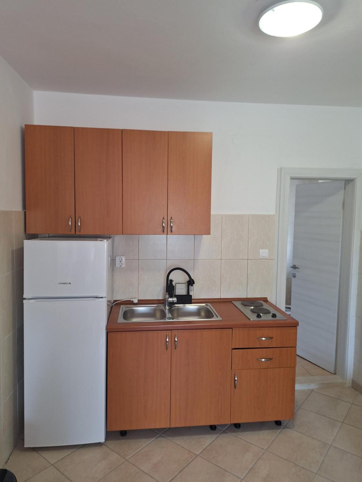 Diana Rooms And Apartments Starigrad Paklenica Esterno foto
