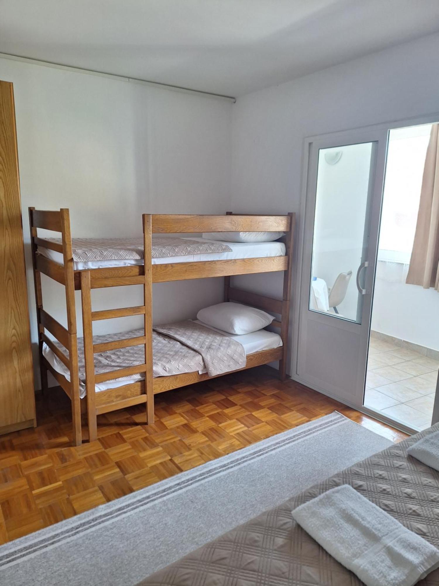 Diana Rooms And Apartments Starigrad Paklenica Esterno foto