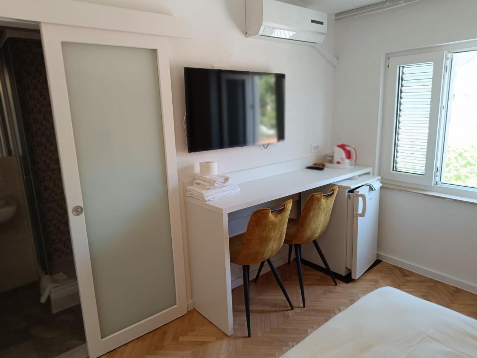 Diana Rooms And Apartments Starigrad Paklenica Camera foto