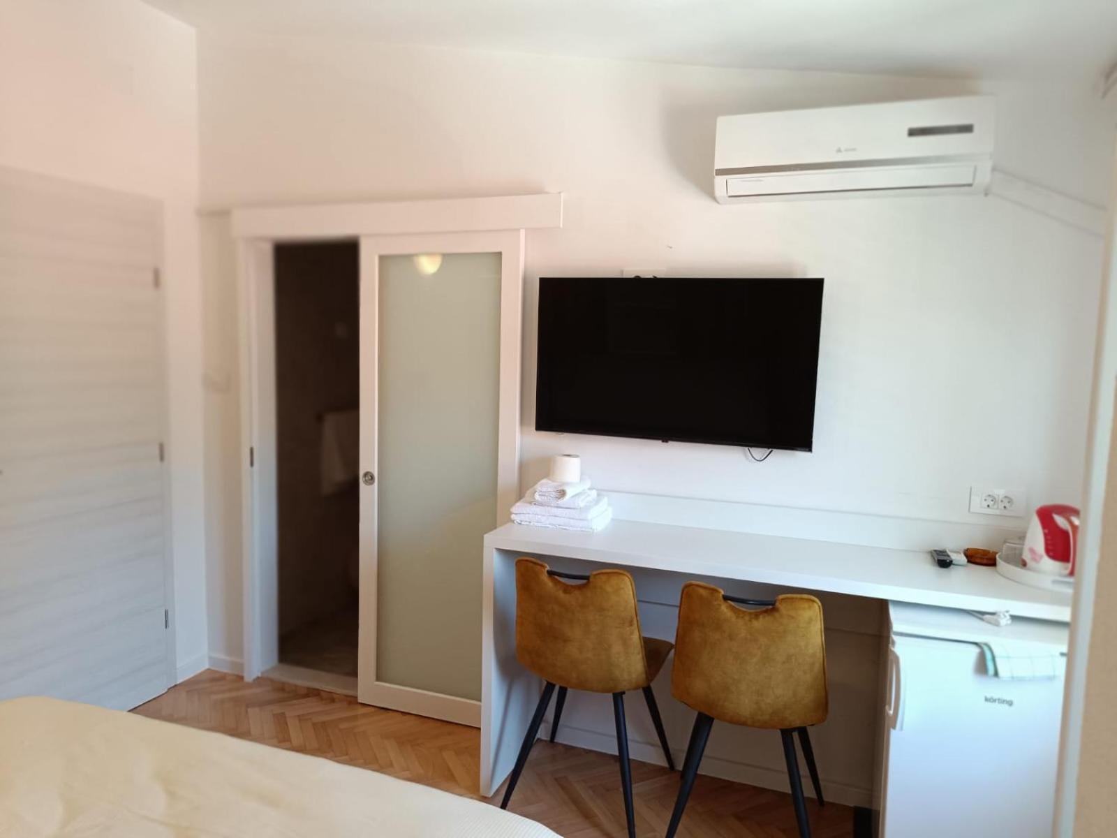 Diana Rooms And Apartments Starigrad Paklenica Camera foto