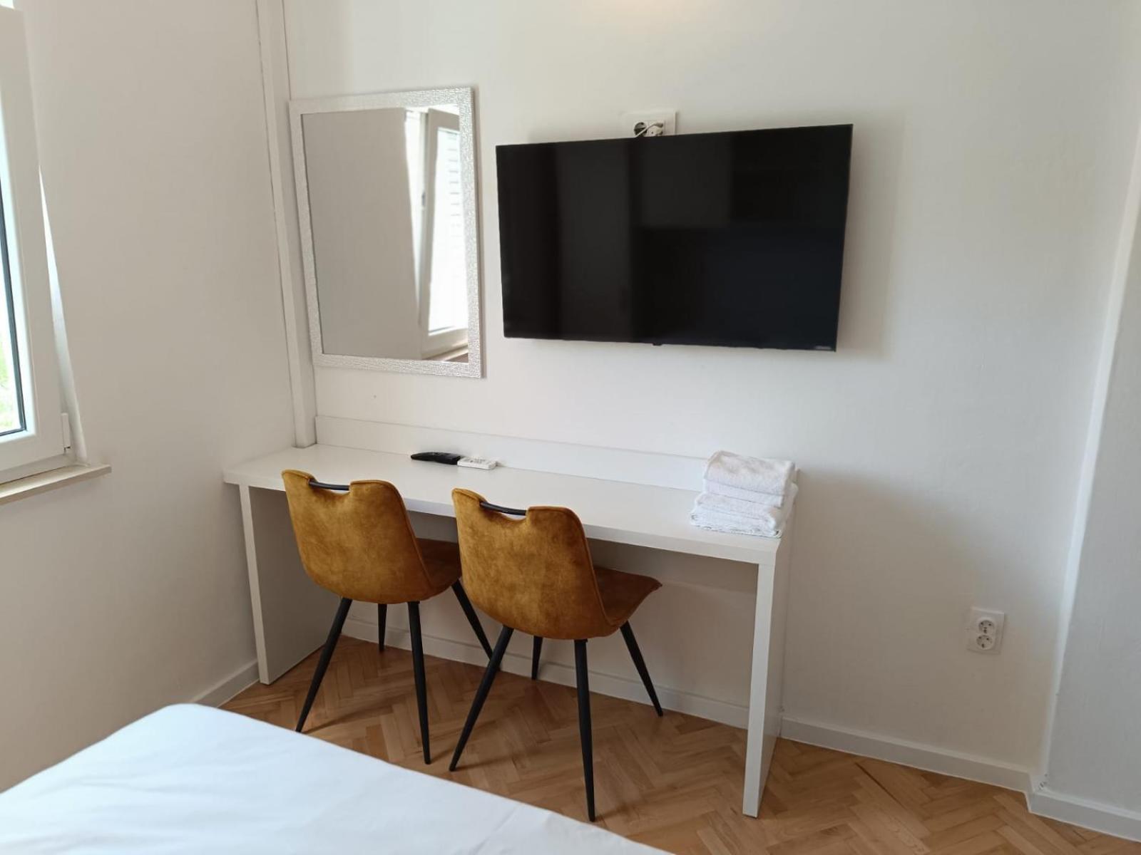 Diana Rooms And Apartments Starigrad Paklenica Camera foto