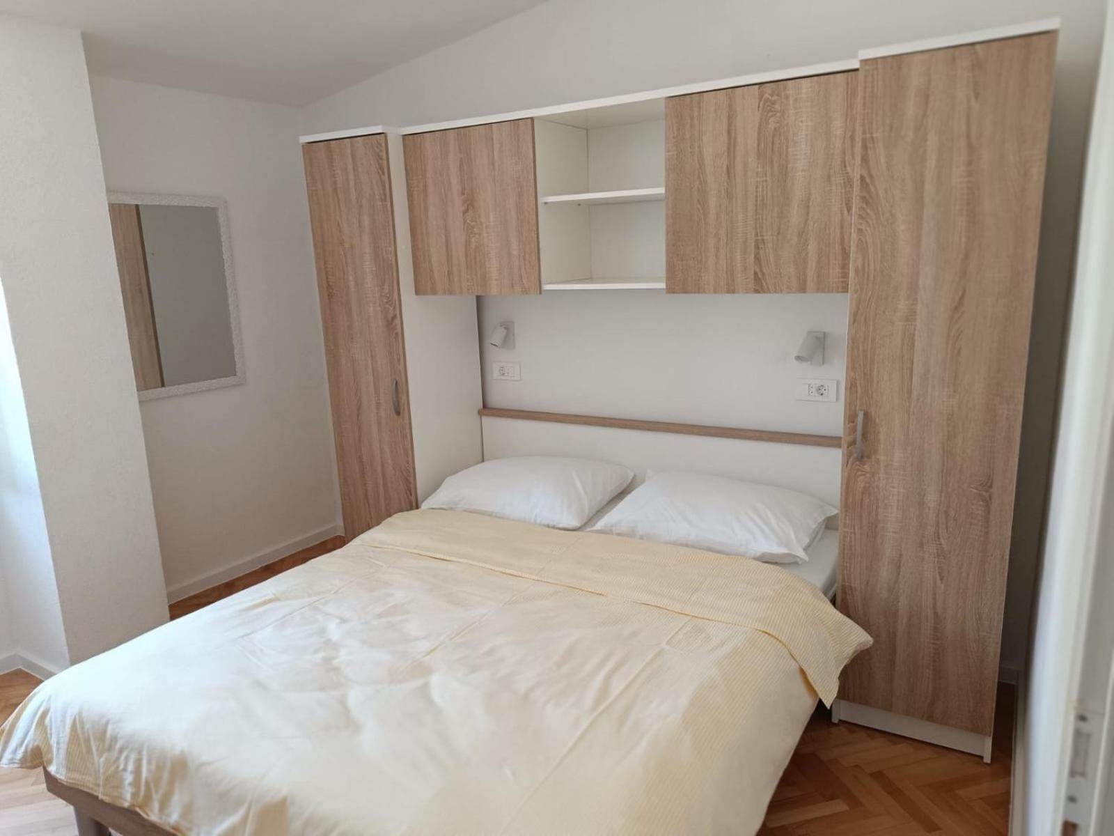 Diana Rooms And Apartments Starigrad Paklenica Camera foto