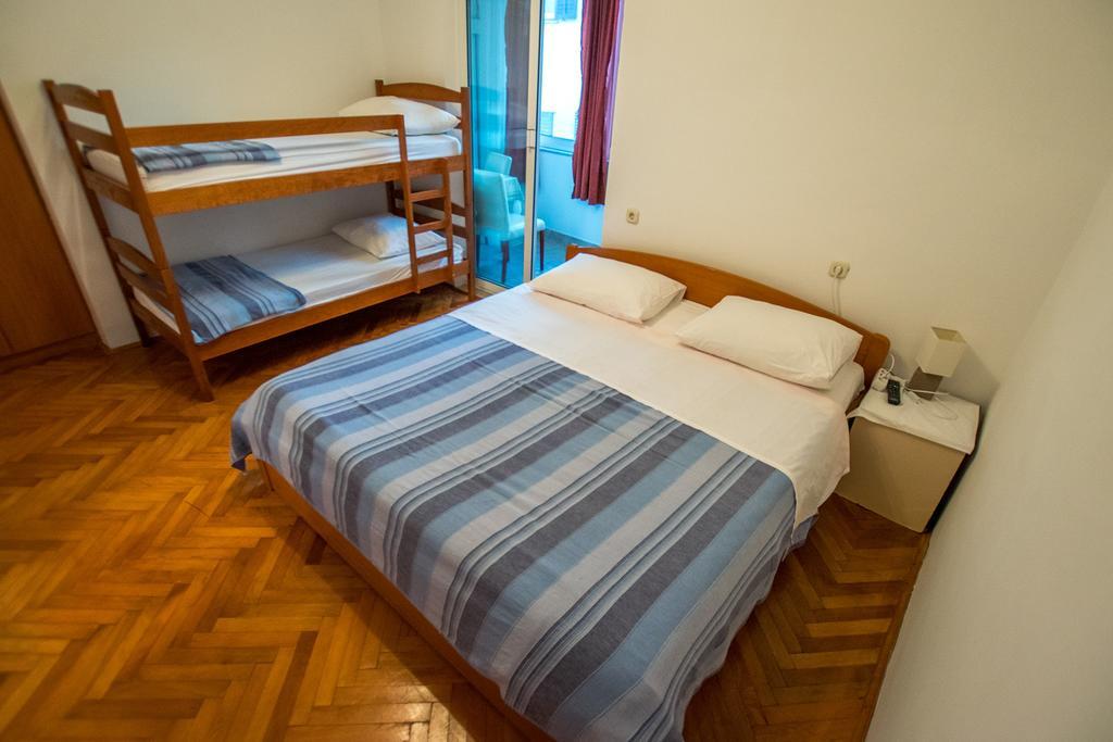 Diana Rooms And Apartments Starigrad Paklenica Esterno foto